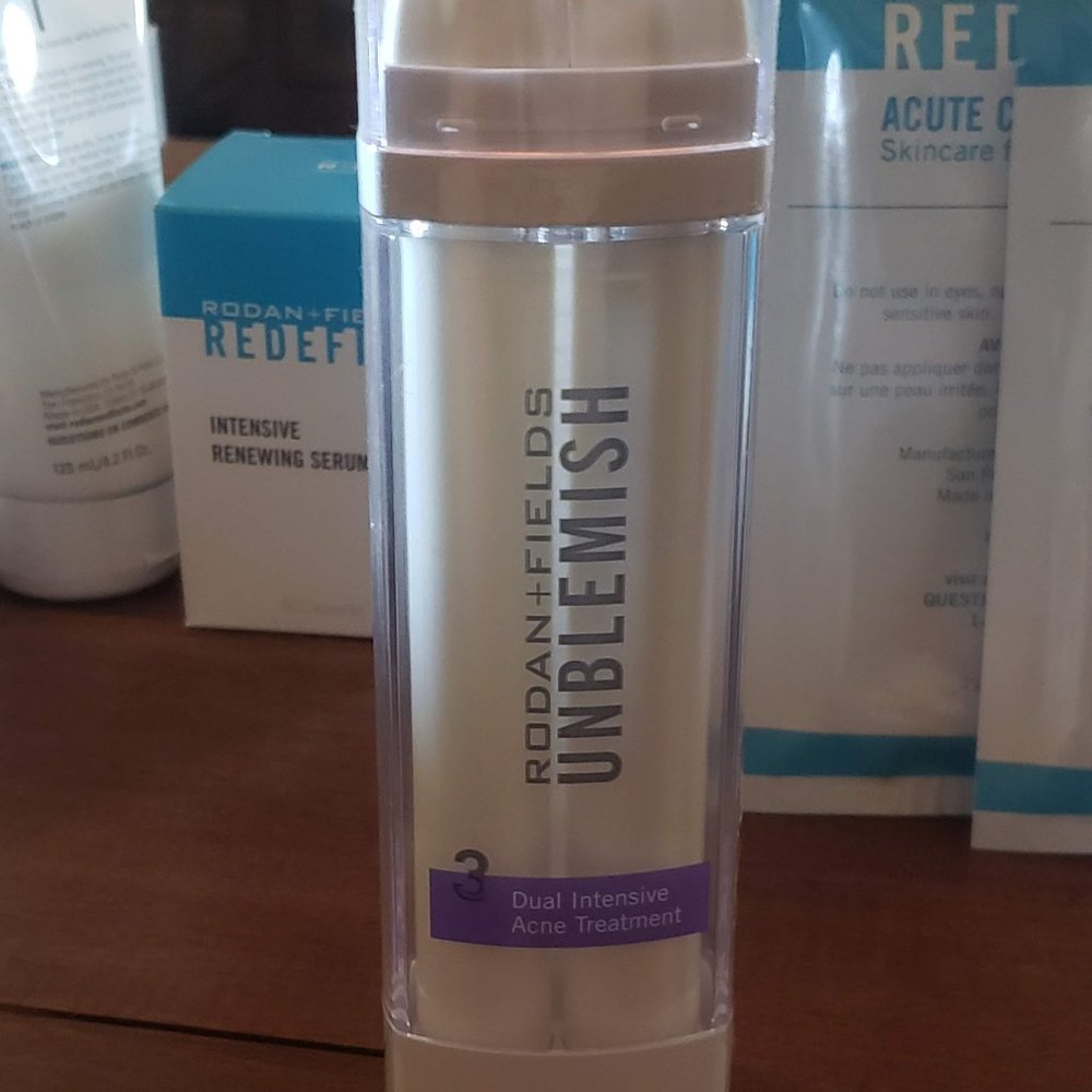 UNBLEMISH Dual Intensive Acne Treatment